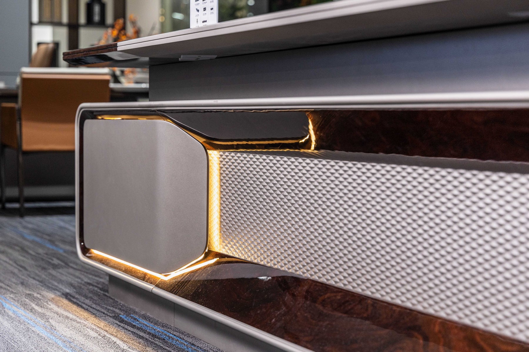 ZOTER Dio executive desk illuminated edge detail