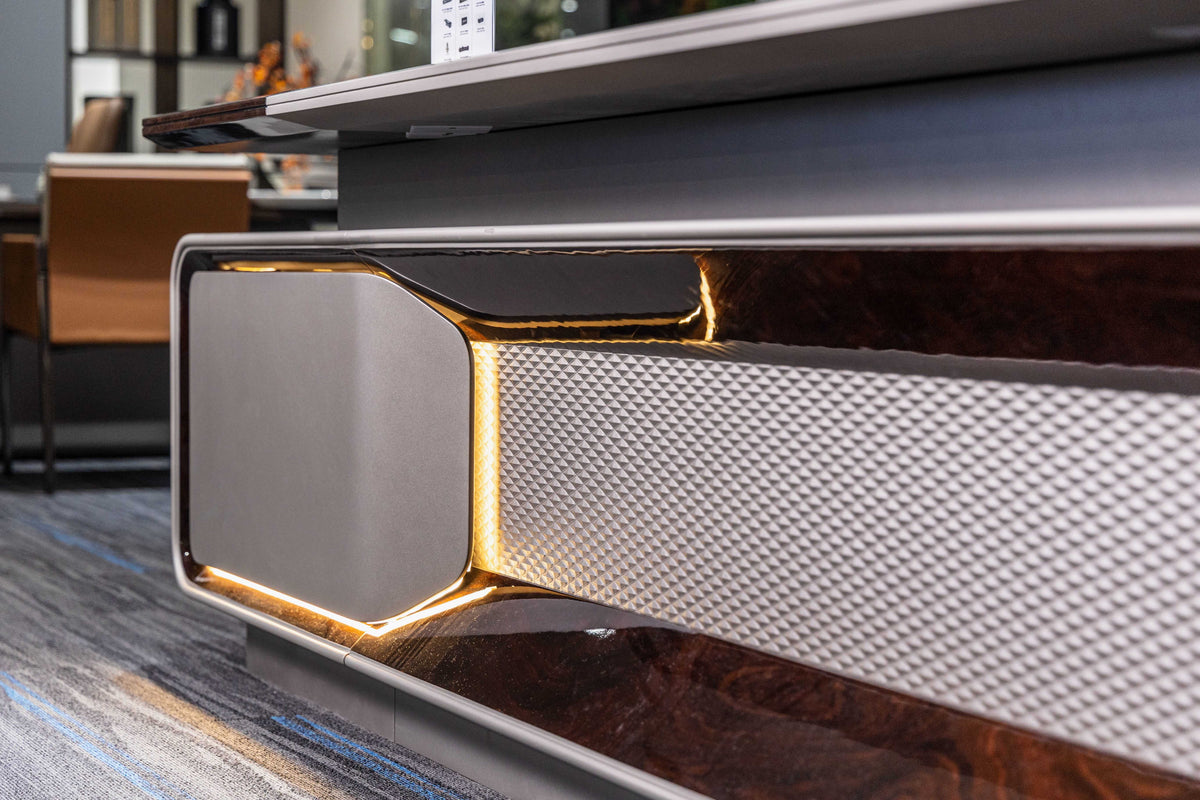 ZOTER Dio executive desk illuminated edge detail
