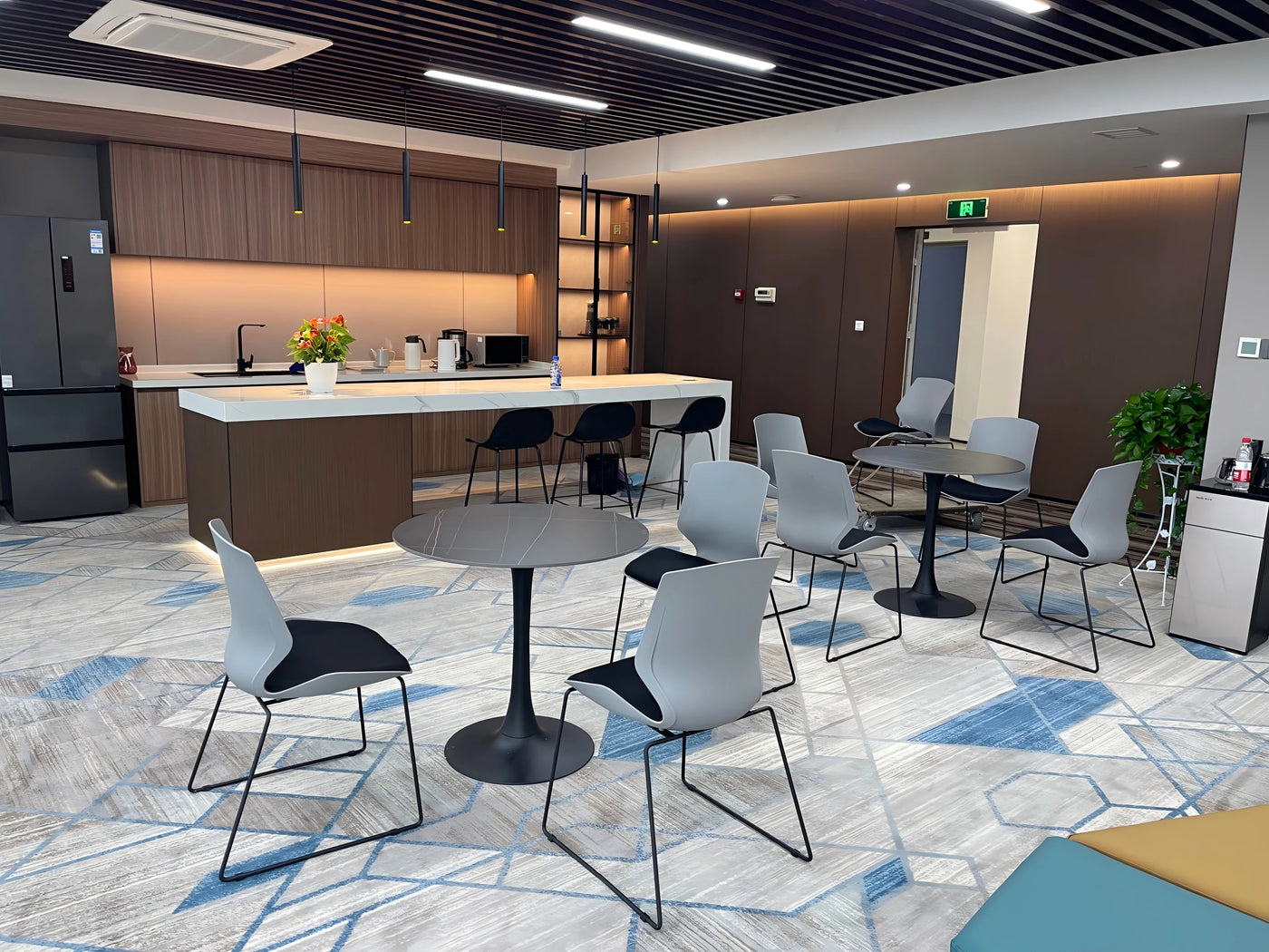 Staff cafe and lounge project in London